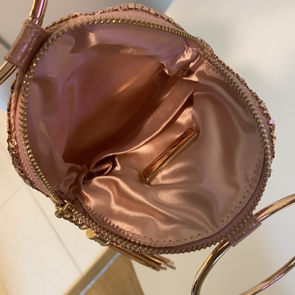 Nina Chandler Rose Gold Mesh Clutch Purse Wristlet - Picture 6 of 6